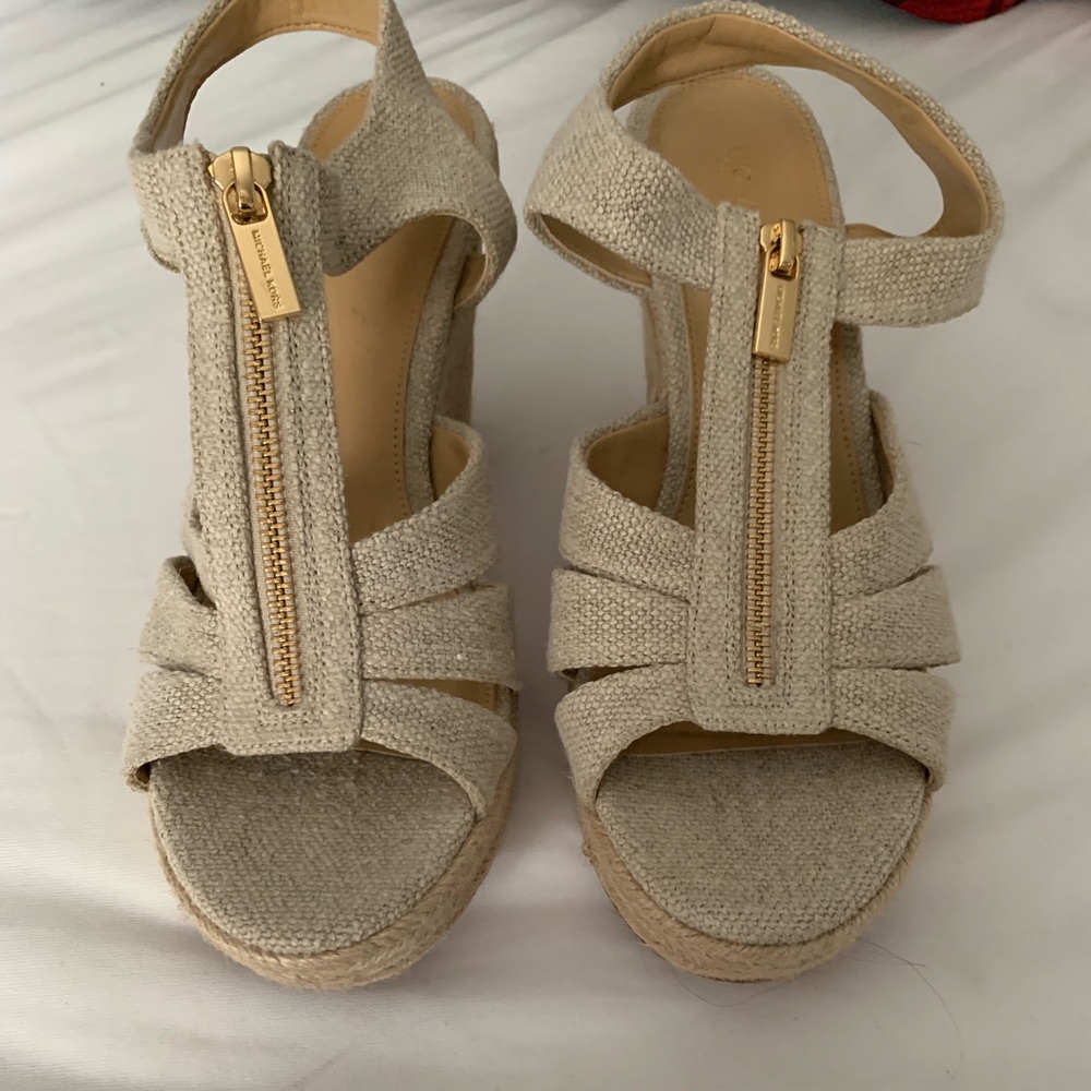 Michael kors size nine wedges